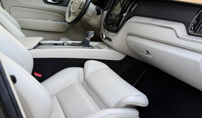 
								VOLVO XC60 D4 INSCRIPTION lleno									